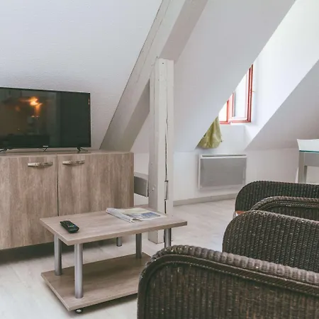 法国之地 - 锦绣公寓式酒店