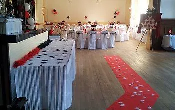 法国之地 - 锦绣公寓式酒店 3*