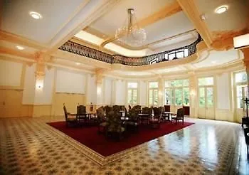Aparthotel Terres De France - Le Splendid 3*