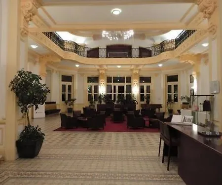 Terres De France - Le Splendid 3* Allevard