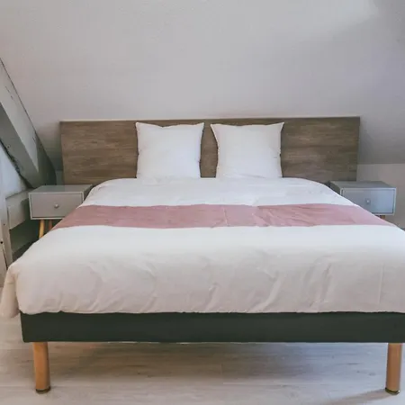 法国之地 - 锦绣公寓式酒店 3*