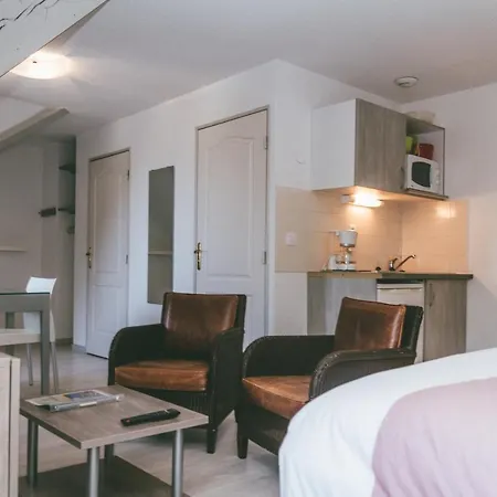 法国之地 - 锦绣公寓式酒店 3*